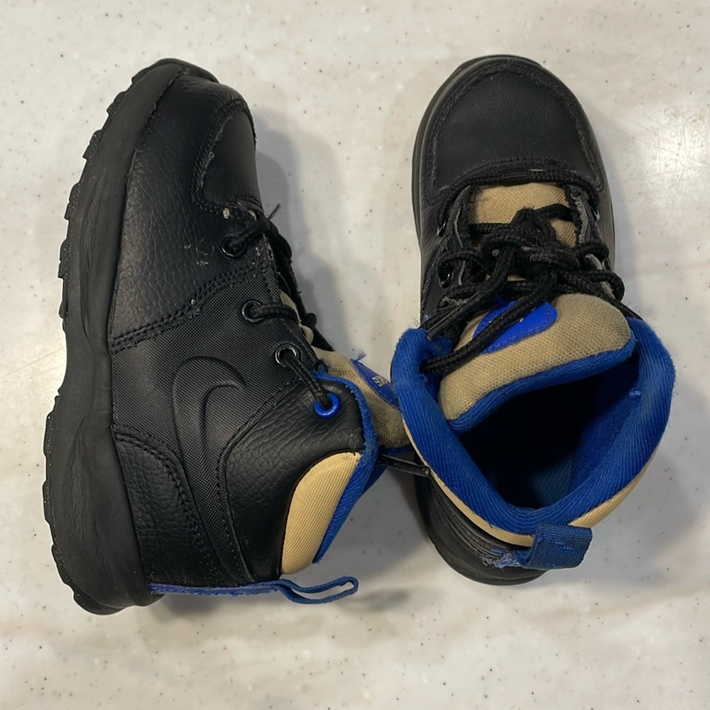 Nike Manoa Black Blue Leather Traction High Top Sneaker Boots Kids Youth 10C